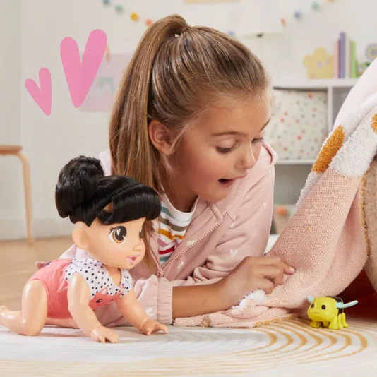 Boneca Baby Alive Engatinha e Brinca Morena Katie Kat Hasbro