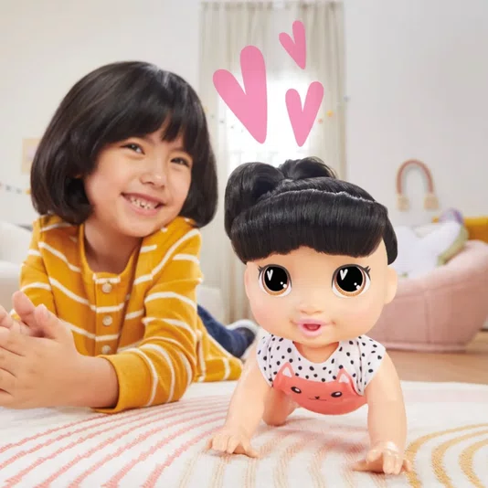 Boneca Baby Alive Engatinha e Brinca Morena Katie Kat Hasbro