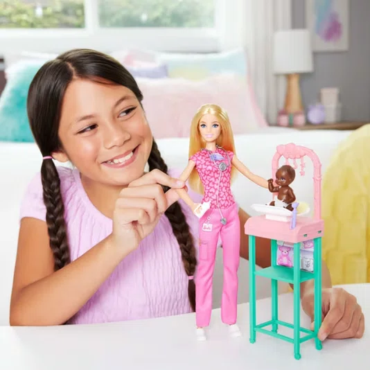 Boneca Barbie Profissões Médica Pediatra Loira Mattel