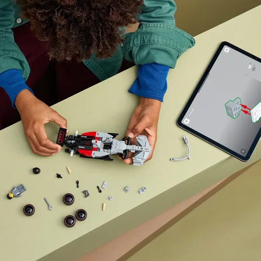 Carro de Corrida Audi Revolut F1Team R26 Lego Speed Champions 