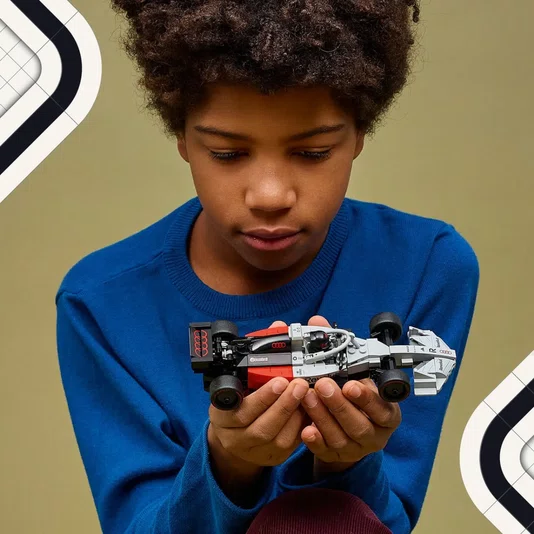 Carro de Corrida Audi Revolut F1Team R26 Lego Speed Champions 