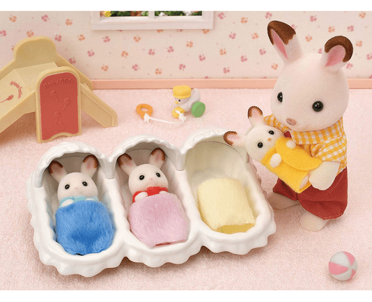 Conjunto Cuidando de Trigêmeos Sylvanian Families Epoch
