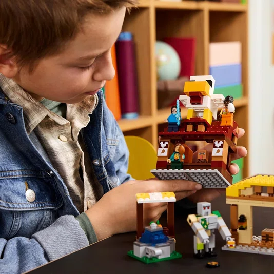  O Ataque do Balão Ghast À Vila Lego Minecraft Movie