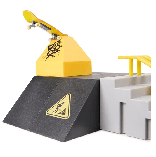Pista Tech Deck Pyramid Shredder com Skate de Dedo Almost Sunny